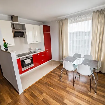 Bulwar Kurlandzki Vistula Apartment by BookingHost-2